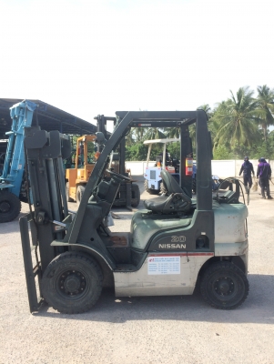 ขายรถ NISSAN ขนาด 2 ตัน เครื่องยนต์ เบนซิล + แก็ส   เกียร์ ออโต้ รับประกัน3 เดือน