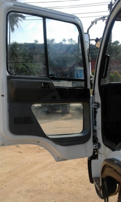 Hino หัวสิงห์ไฮเทค เครื่อง HO7C-185 แรง (ทำเครื่องใหม่) สีใหม่ ทั้งคัน เทรนTadano 3.5 ตัน 3 ปลอก 2 ชัก ทะเบียนเต็ม ยางใหม่