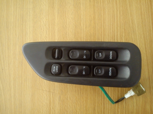 สวิตช์กดควบคุมกระจกประตูไฟฟ้าด้านหน้าข้างขวา ของรถ NISSAN CEFIRO A31 พร้อมกรอบ