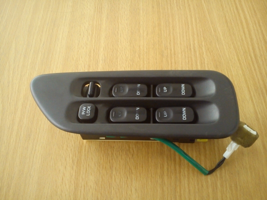 สวิตช์กดควบคุมกระจกประตูไฟฟ้าด้านหน้าข้างขวา ของรถ NISSAN CEFIRO A31 พร้อมกรอบ