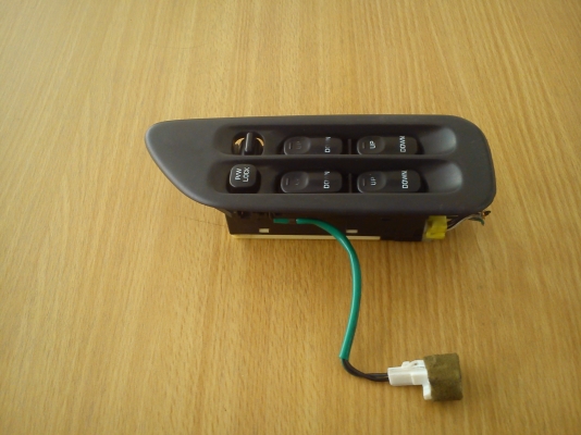 สวิตช์กดควบคุมกระจกประตูไฟฟ้าด้านหน้าข้างขวา ของรถ NISSAN CEFIRO A31 พร้อมกรอบ