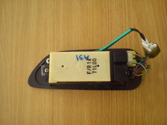 สวิตช์กดควบคุมกระจกประตูไฟฟ้าด้านหน้าข้างขวา ของรถ NISSAN CEFIRO A31 พร้อมกรอบ