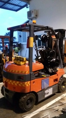 ขายรถไฟฟ้านัั่งขับ toyota รุ่น 7 ขนาด 2 ตัน  พร้อมตู้ชาร์จ