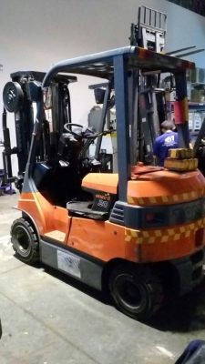 ขายรถไฟฟ้านัั่งขับ toyota รุ่น 7 ขนาด 2 ตัน  พร้อมตู้ชาร์จ