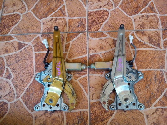 เฟืองกระจกไฟฟ้าคู่หลัง ซ้าย-ขวา TOYOTA COROLLA AE111 หรือรุ่นไฮทอร์ค เฟืองกระจกไฟฟ้าคู่หลัง ซ้าย-ขวา TOYOTA COROLLA AE111 หรือรุ่นไฮทอร์ค