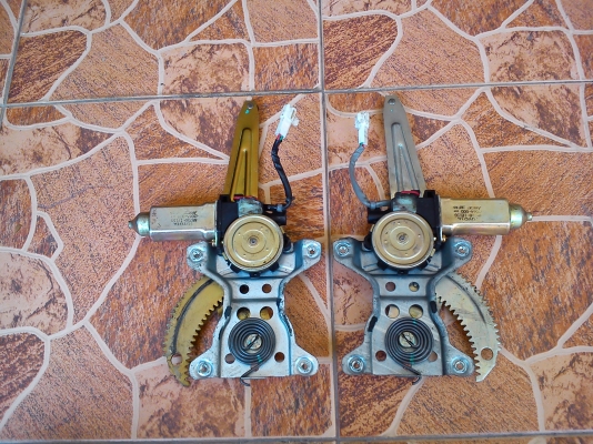 เฟืองกระจกไฟฟ้าคู่หลัง ซ้าย-ขวา TOYOTA COROLLA AE111 หรือรุ่นไฮทอร์ค