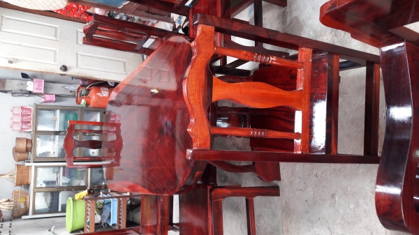 โต๊ะกินข้าว แถม เก้าอี้ รับแขก