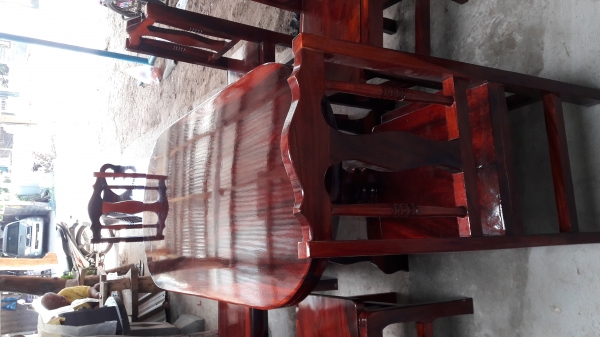 โต๊ะกินข้าว แถม เก้าอี้ รับแขก