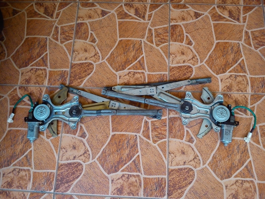 เฟืองยกกระจกไฟฟ้าคู่หน้า ซ้าย-ขวา TOYOTA COROLLA AE111 หรือรุ่นไฮทอร์ค