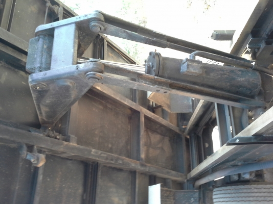 ขายด่วน รถบรรทุก 6 ล้อดั้ม HINO สภาพพร้อมใช้งาน