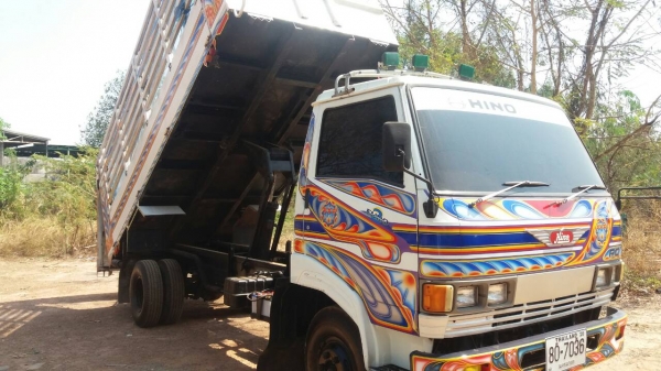 ขายด่วน รถบรรทุก 6 ล้อดั้ม HINO สภาพพร้อมใช้งาน