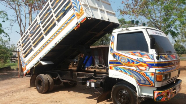 ขายด่วน รถบรรทุก 6 ล้อดั้ม HINO สภาพพร้อมใช้งาน