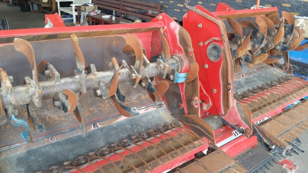 โรตารี่รถไถนั่งขับ  WRS3800BE  เก่าญี่ปุ่น เป็นระบบมอเตอร์ มีรีโมทย์บังคับการทำงาน สามารถพับโรตารี่เก็บได้