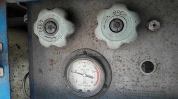 รถ 6 ล้อ ตู้แห้ง   ยี่ห้อ HINO  รุ่น FC3JLKA  ปีจดทะเบียน 2543