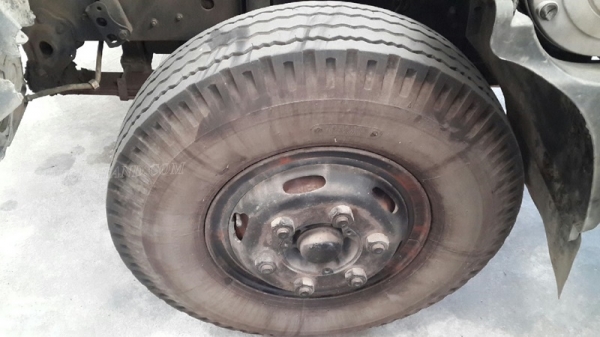 รถ 6 ล้อ ตู้แห้ง   ยี่ห้อ HINO  รุ่น FC3JLKA  ปีจดทะเบียน 2543