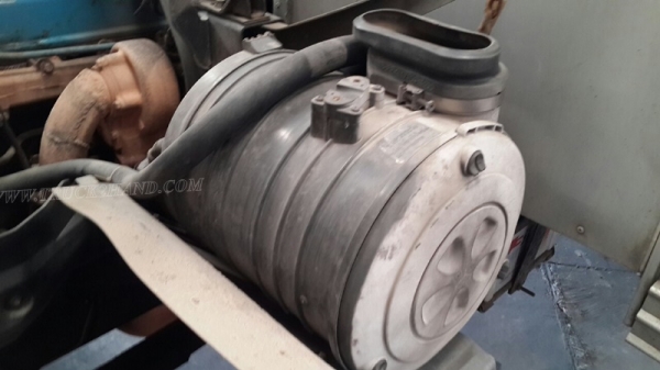 รถ 6 ล้อ ตู้แห้ง   ยี่ห้อ HINO  รุ่น FC3JLKA  ปีจดทะเบียน 2543