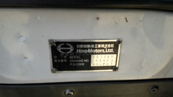 รถ 6 ล้อ ตู้แห้ง   ยี่ห้อ HINO  รุ่น FC3JLKA  ปีจดทะเบียน 2543