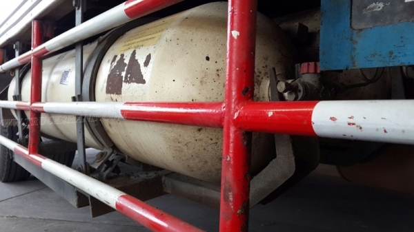 รถ 6 ล้อ ตู้แห้ง   ยี่ห้อ HINO  รุ่น FC3JLKA  ปีจดทะเบียน 2543