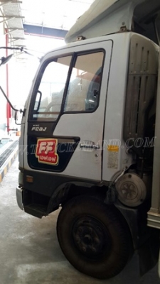 รถ 6 ล้อ ตู้แห้ง   ยี่ห้อ HINO  รุ่น FC3JLKA  ปีจดทะเบียน 2543