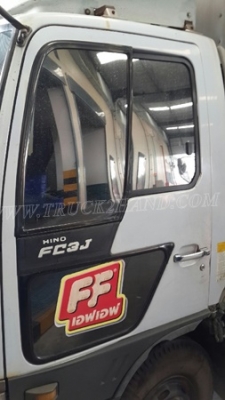 รถ 6 ล้อ ตู้แห้ง   ยี่ห้อ HINO  รุ่น FC3JLKA  ปีจดทะเบียน 2543