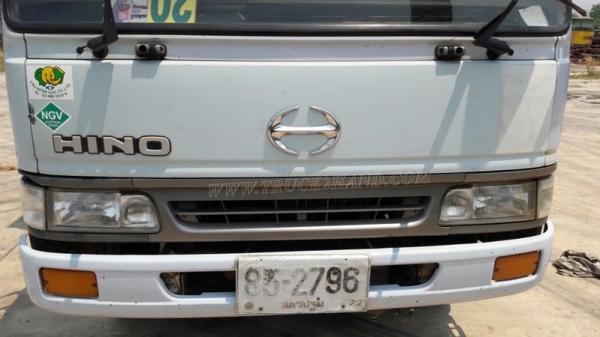 รถ 6 ล้อ ตู้แห้ง   ยี่ห้อ HINO  รุ่น FC3JLKA  ปีจดทะเบียน 2543