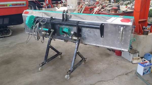 เครื่องหยอดปุ๋ย TAKAKITA รุ่น LS-OS8  เก่าญี่ปุ่น ใช้สำหรับติดท้ายรถไถ  ใช้งานง่าย สะดวกสบาย สภาพดีพร้อมใช้งาน