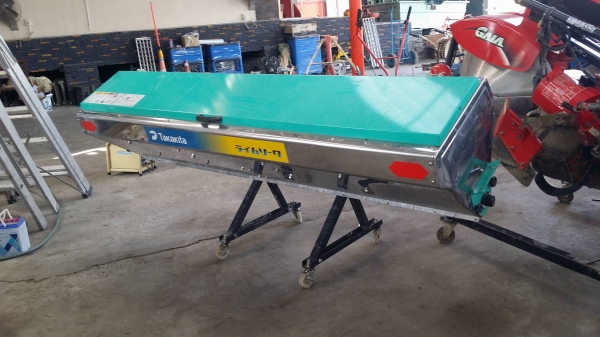 เครื่องหยอดปุ๋ย TAKAKITA รุ่น LS-OS8  เก่าญี่ปุ่น ใช้สำหรับติดท้ายรถไถ  ใช้งานง่าย สะดวกสบาย สภาพดีพร้อมใช้งาน