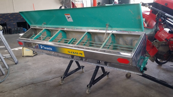 เครื่องหยอดปุ๋ย TAKAKITA รุ่น LS-OS8  เก่าญี่ปุ่น ใช้สำหรับติดท้ายรถไถ  ใช้งานง่าย สะดวกสบาย สภาพดีพร้อมใช้งาน