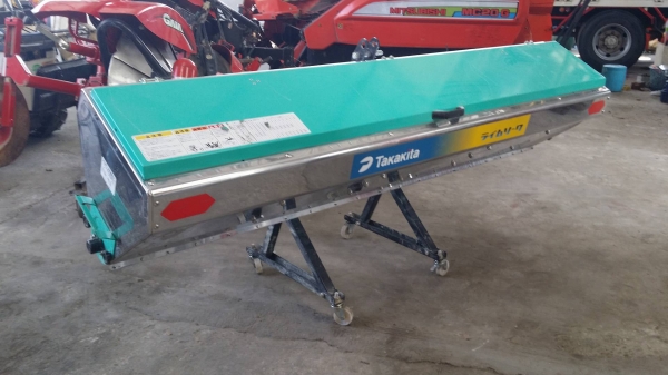 เครื่องหยอดปุ๋ย TAKAKITA รุ่น LS-OS8  เก่าญี่ปุ่น ใช้สำหรับติดท้ายรถไถ  ใช้งานง่าย สะดวกสบาย สภาพดีพร้อมใช้งาน