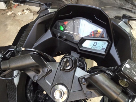 KAWASAKI NINJA300 ABS ปี2015โฉมปัจจุบันสภาพดี วิ่งน้อยมากเพียง2xxxโล เจ้าของคนเดียวซื้อสดป้ายแดงคับ