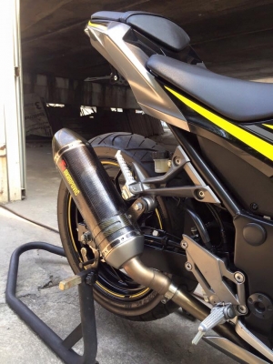 KAWASAKI NINJA300 ABS ปี2015โฉมปัจจุบันสภาพดี วิ่งน้อยมากเพียง2xxxโล เจ้าของคนเดียวซื้อสดป้ายแดงคับ