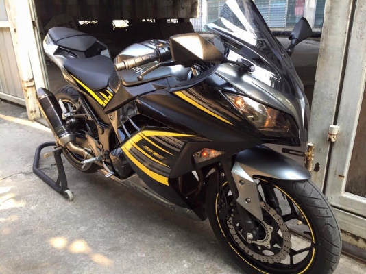 KAWASAKI NINJA300 ABS ปี2015โฉมปัจจุบันสภาพดี วิ่งน้อยมากเพียง2xxxโล เจ้าของคนเดียวซื้อสดป้ายแดงคับ