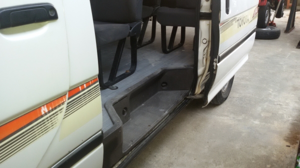 ต้องการขายรถตู้ ต้องการขายรถตู้