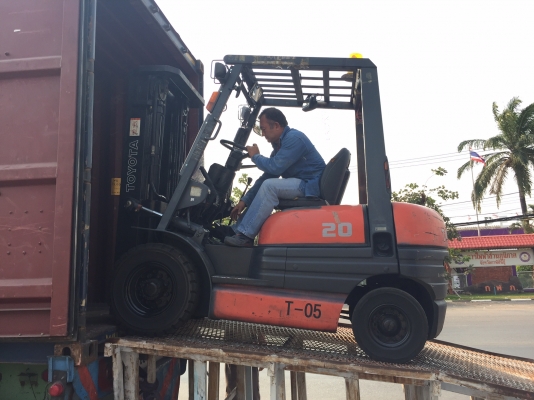 ขายรถโฟลคลิฟท์ TOYOTA 6FD20 ,เครื่องยนต์ดีเซล 2Z ,เสาฟลูฟรี 3 ท่อนยกสูง 4.3 เมตร ,งาปรับสไลด์ซ้าย-ขวา , รถนำเข้าจากญี่ปุ่น 100\% ขายรถโฟลคลิฟท์ TOYOTA 6FD20 ,เครื่องยนต์ดีเซล 2Z ,เสาฟลูฟรี 3 ท่อนยกสูง 4.3 เมตร ,งาปรับสไลด์ซ้าย-ขวา , รถนำเข้าจากญี่ปุ่น 100\%