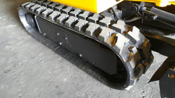 ขาย รถขุด KOBELCO รุ่น SK014 มือสองญี่ปุ่น ขึ้นรถปิคอัพได้ แทรกยางใหม่เอี่ยม สลักแน่น ทำงานไว เครื่องยนต์ดีเซล 3สูบ มือถือ/LINE ID : 0818753444