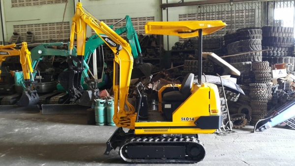 ขาย รถขุด KOBELCO รุ่น SK014 มือสองญี่ปุ่น ขึ้นรถปิคอัพได้ แทรกยางใหม่เอี่ยม สลักแน่น ทำงานไว เครื่องยนต์ดีเซล 3สูบ มือถือ/LINE ID : 0818753444