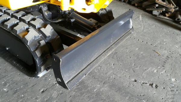 ขาย รถขุด KOBELCO รุ่น SK014 มือสองญี่ปุ่น ขึ้นรถปิคอัพได้ แทรกยางใหม่เอี่ยม สลักแน่น ทำงานไว เครื่องยนต์ดีเซล 3สูบ มือถือ/LINE ID : 0818753444