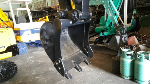 ขาย รถขุด KOBELCO รุ่น SK014 มือสองญี่ปุ่น ขึ้นรถปิคอัพได้ แทรกยางใหม่เอี่ยม สลักแน่น ทำงานไว เครื่องยนต์ดีเซล 3สูบ มือถือ/LINE ID : 0818753444