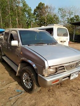 ขายครับ นิสัน4ประตู้ เครื่องTD2700 เครื่องดี คัสชีสวยทั้งเส้น ภายในสวย เครื่องเสียง CD จอดูTVได้ เบาะไม่ขาด รถพร้อมใช้งานได้เลย ไม่มีผุ แต่สีสันตามสะภาพ เอกสารพร้อมโอน ภาสี 1 อาทิตย์  ราคา53000 ต่อรองได้ สนใจ0930693225 รถยุ สารคาม