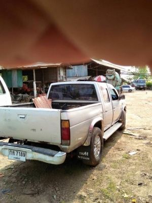 ขายครับ นิสัน4ประตู้ เครื่องTD2700 เครื่องดี คัสชีสวยทั้งเส้น ภายในสวย เครื่องเสียง CD จอดูTVได้ เบาะไม่ขาด รถพร้อมใช้งานได้เลย ไม่มีผุ แต่สีสันตามสะภาพ เอกสารพร้อมโอน ภาสี 1 อาทิตย์  ราคา53000 ต่อรองได้ สนใจ0930693225 รถยุ สารคาม