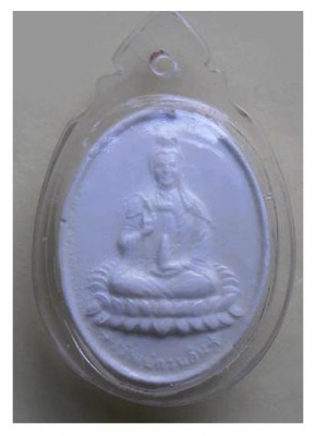 เจ้าแม่กวนอิม ผงมหาจักรพรรดิ์หลวงปู่ดู่ พรหมปัญโญ ขึ้นพระธาตุเล็กน้อยใส่กรอบกันน้ำสวยๆ