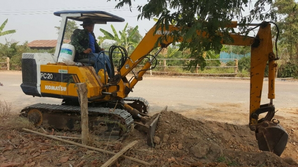 ขายแบคโฮเล็ก Komatsu PC20 รุ่น 2