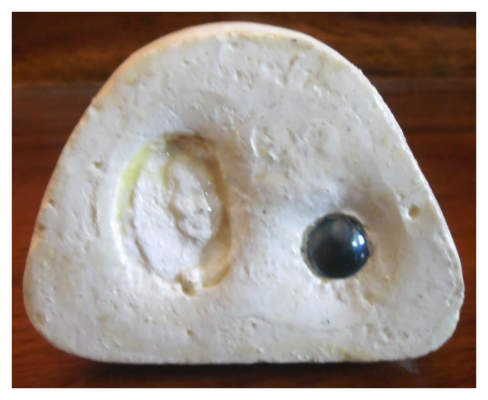 ผงมหาจักรพรรดิ์ รูปเหมือนหลวงปู่ทวด ลอยองค์ ใต้ฐานขึ้นพระธาตุ เคลือบเงาสวยงามมาก