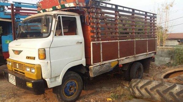 รถหกล้อ KM505 เครื่อง WO4D  117 แรง สโลกลาง ช่วงล่าง F เครื่องดีคันซีสวย เอกสารพร้อมโอน