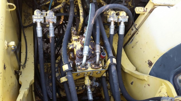 ขายรถแบคโฮ KOMATSU PC200-6 เอกสารเล่มทะเบียน ระบบไฟเต็ม ซีเรียล 96411 ราคา 1050000