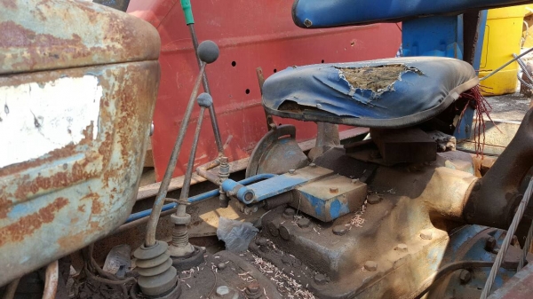 ขาย รถไถ FORD 5500 T1 เอกสารใบซื้อขาย อุปกรณ์มีแค่ผานดันหน้า ราคาต่อรองได้ครับ