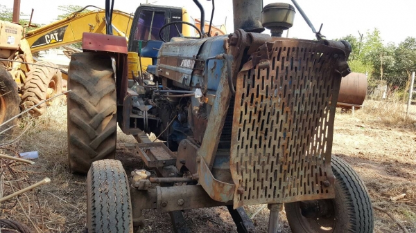 ขาย รถไถ FORD 5500 T1 เอกสารใบซื้อขาย อุปกรณ์มีแค่ผานดันหน้า ราคาต่อรองได้ครับ