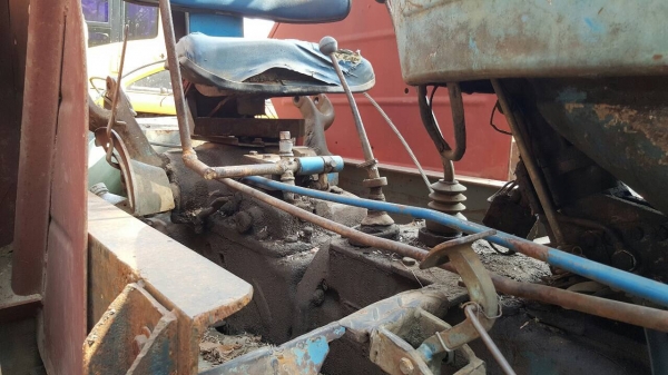 ขาย รถไถ FORD 5500 T1 เอกสารใบซื้อขาย อุปกรณ์มีแค่ผานดันหน้า ราคาต่อรองได้ครับ