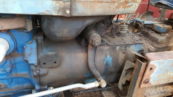 ขาย รถไถ FORD 5500 T1 เอกสารใบซื้อขาย อุปกรณ์มีแค่ผานดันหน้า ราคาต่อรองได้ครับ