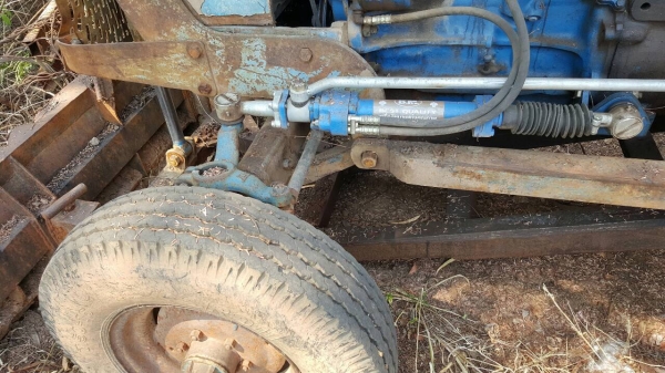 ขาย รถไถ FORD 5500 T1 เอกสารใบซื้อขาย อุปกรณ์มีแค่ผานดันหน้า ราคาต่อรองได้ครับ